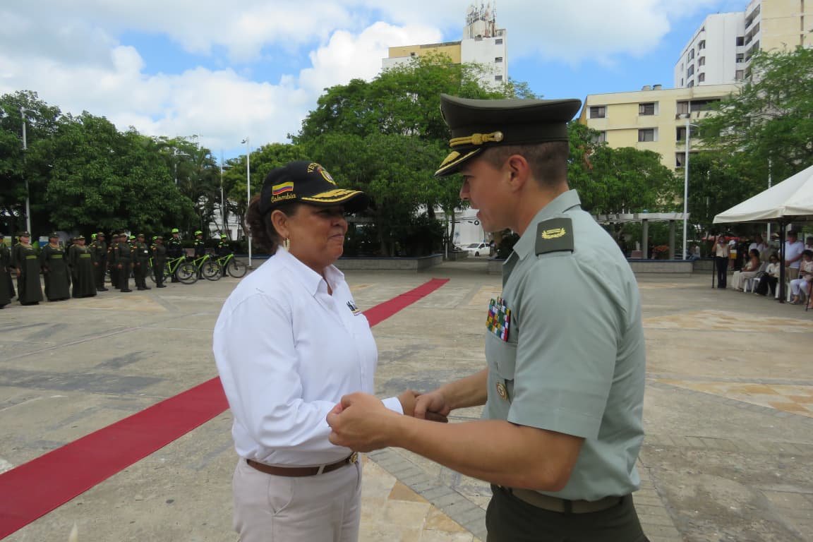 Saludo durante la ceremonia