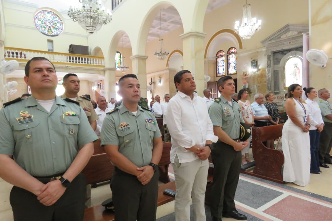 Oficiales presentes en la misa
