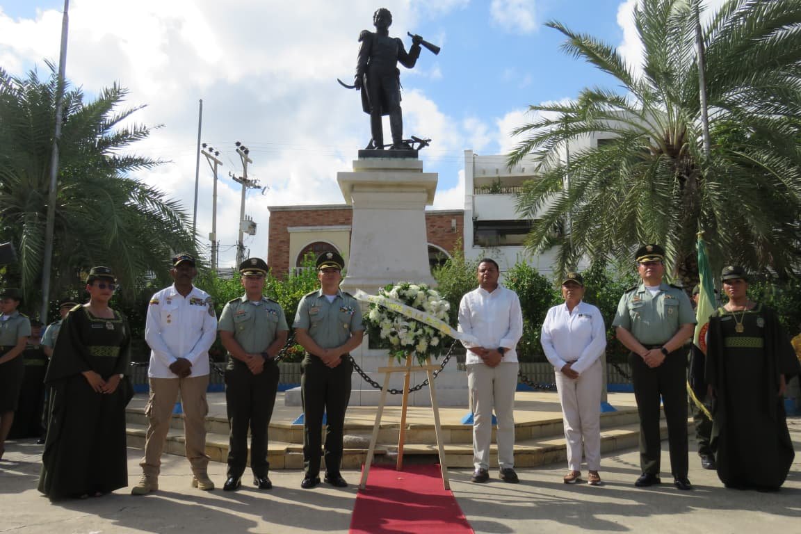 Ofrenda al pie del monumento